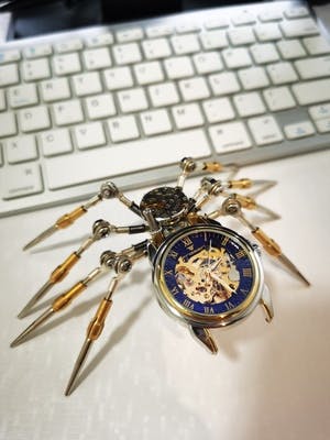 DIY Assembly 3D Metal Mechanical Spider Clock Model Home Decor Gift photo review