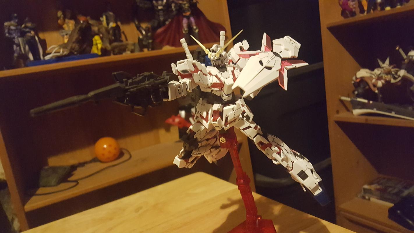 RG 1/144 Unicorn Gundam Plastic Model Kit photo review