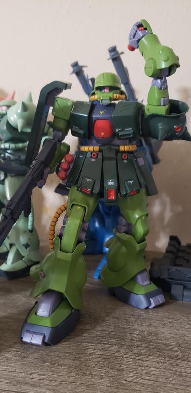 RE/100 ZAKU II Kai High-Grade Model Kit photo review