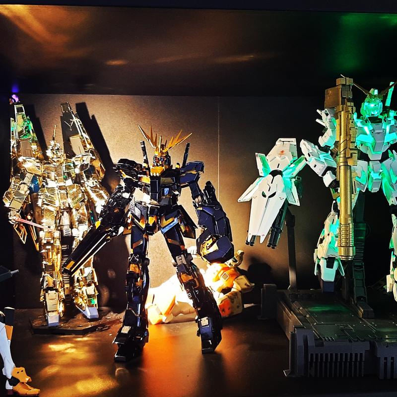 MG 1/100 RX-0 Unicorn Gundam Unit 2 Banshee Titanium Finish Version by photo review