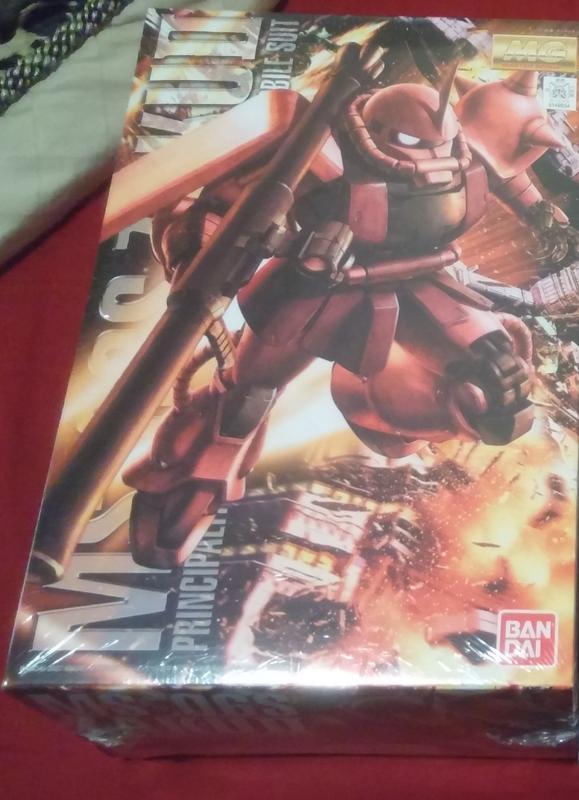 Master Grade 1/100 Char's Zaku II Version 2.0 photo review