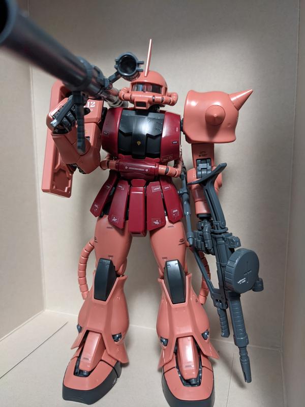 Master Grade 1/100 Char's Zaku II Version 2.0 photo review