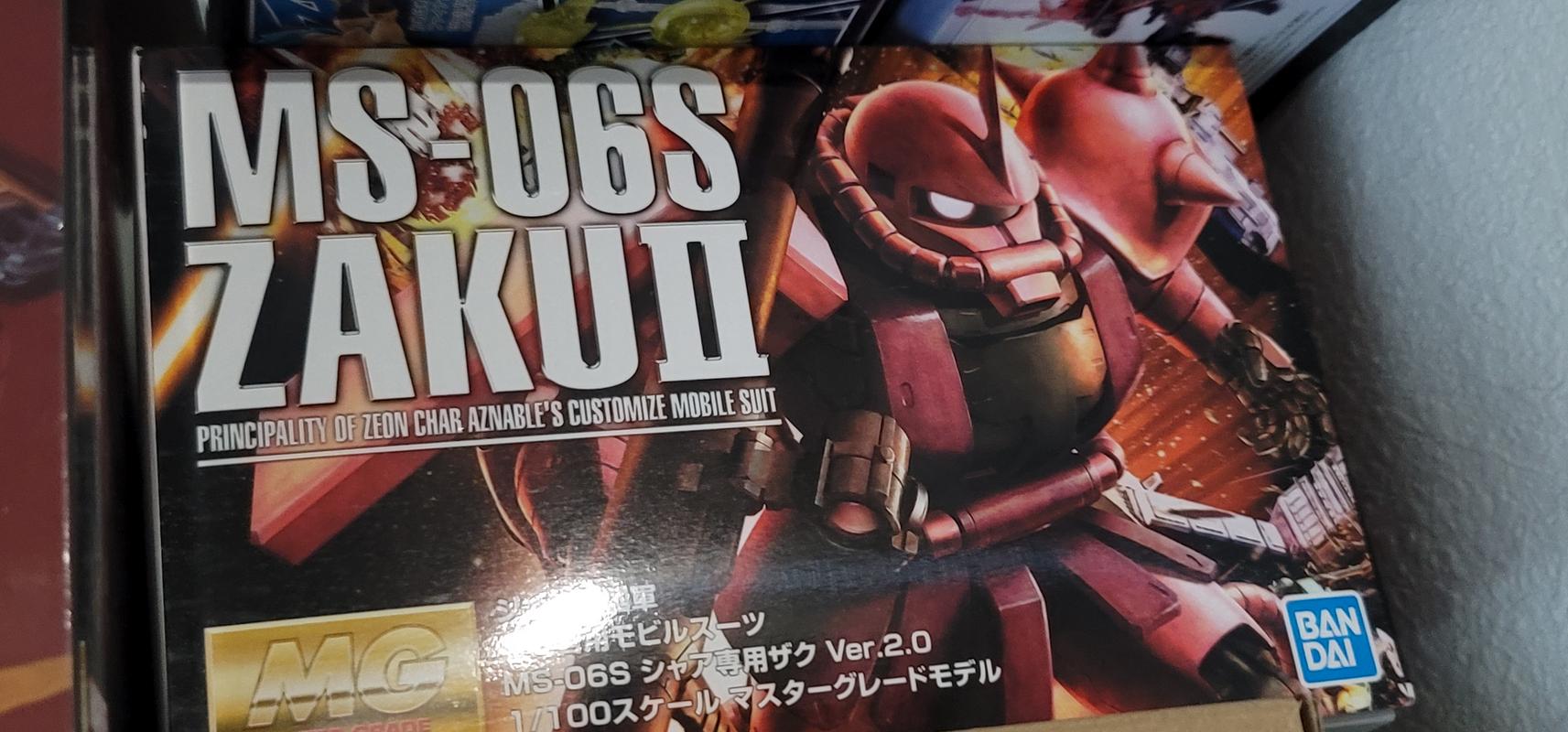 Master Grade 1/100 Char's Zaku II Version 2.0 photo review