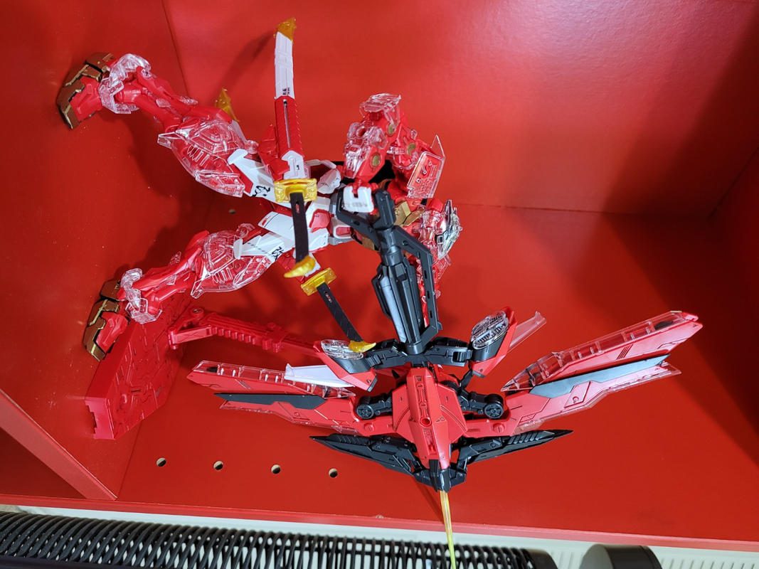 MGAcala 1/100 MG GN Destiny Red Custom photo review