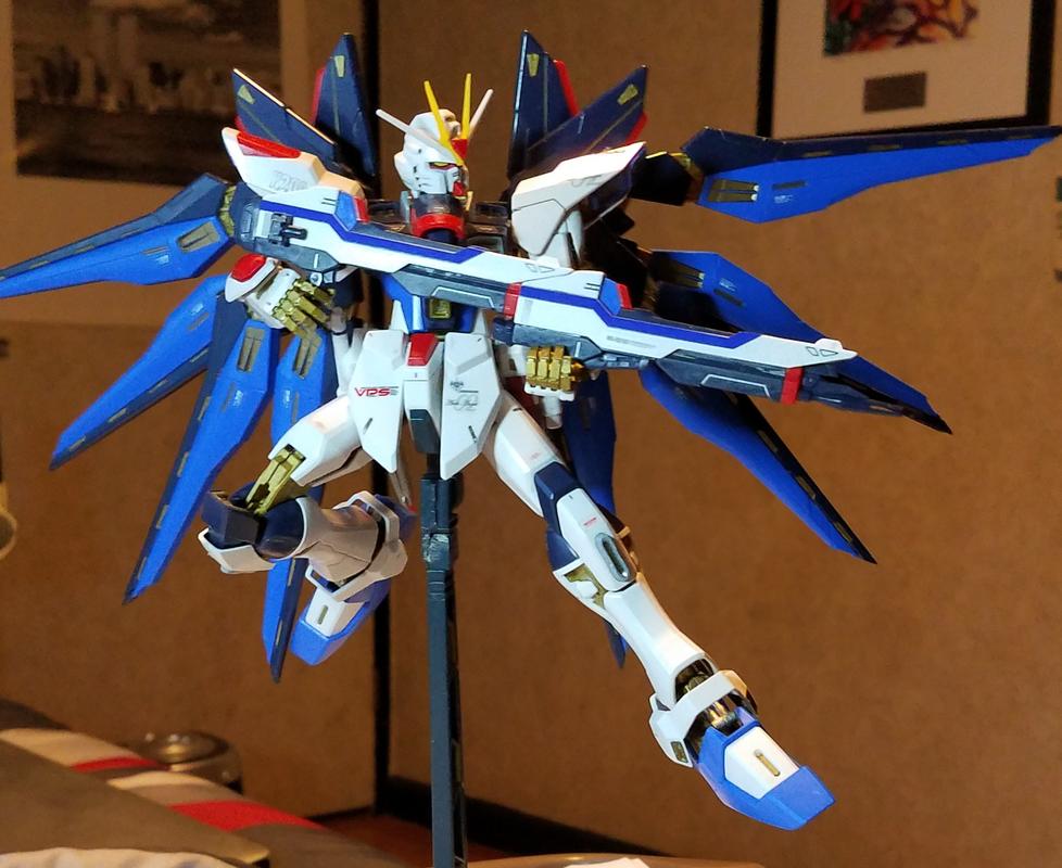 MG 1/100 Gundam Strike Freedom Model Kit photo review