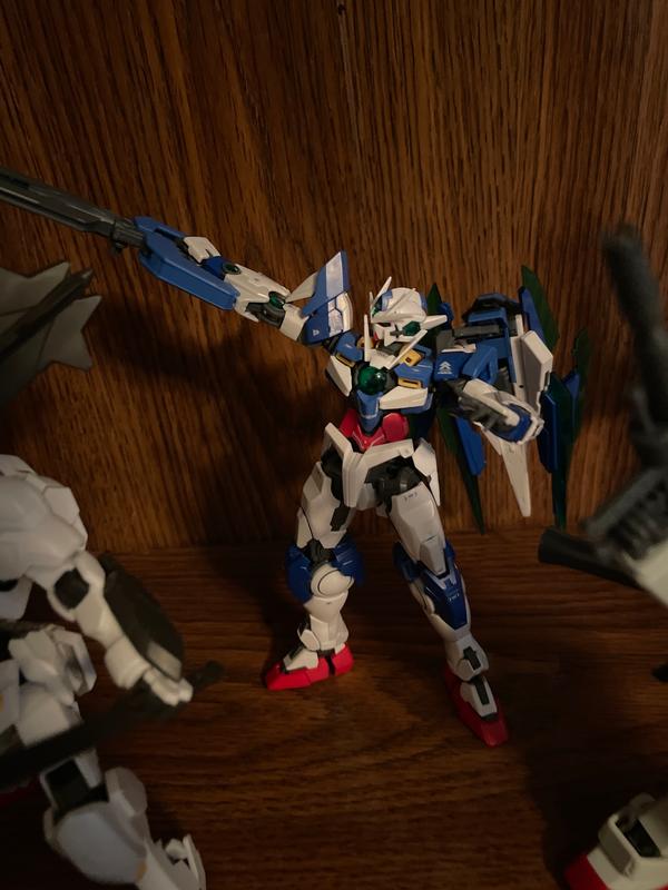 RG 1/144 21 GN-0000+GNR-010 00 Qan[T] Real Grade Gundam Model Kit photo review
