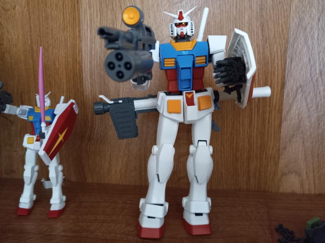 Master Grade 1/100 Scale RX-78-2 Gundam Ver. 2.0 photo review