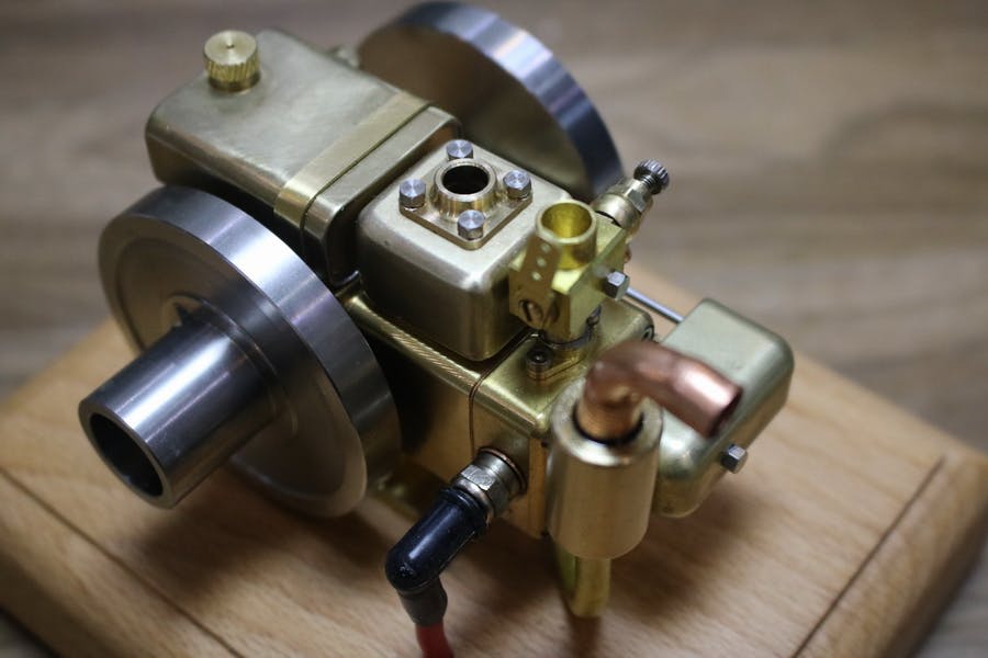 1.6cc Mini Retro Gas Engine: Water-Cooled, 4-Stroke Model for Display or Collection photo review