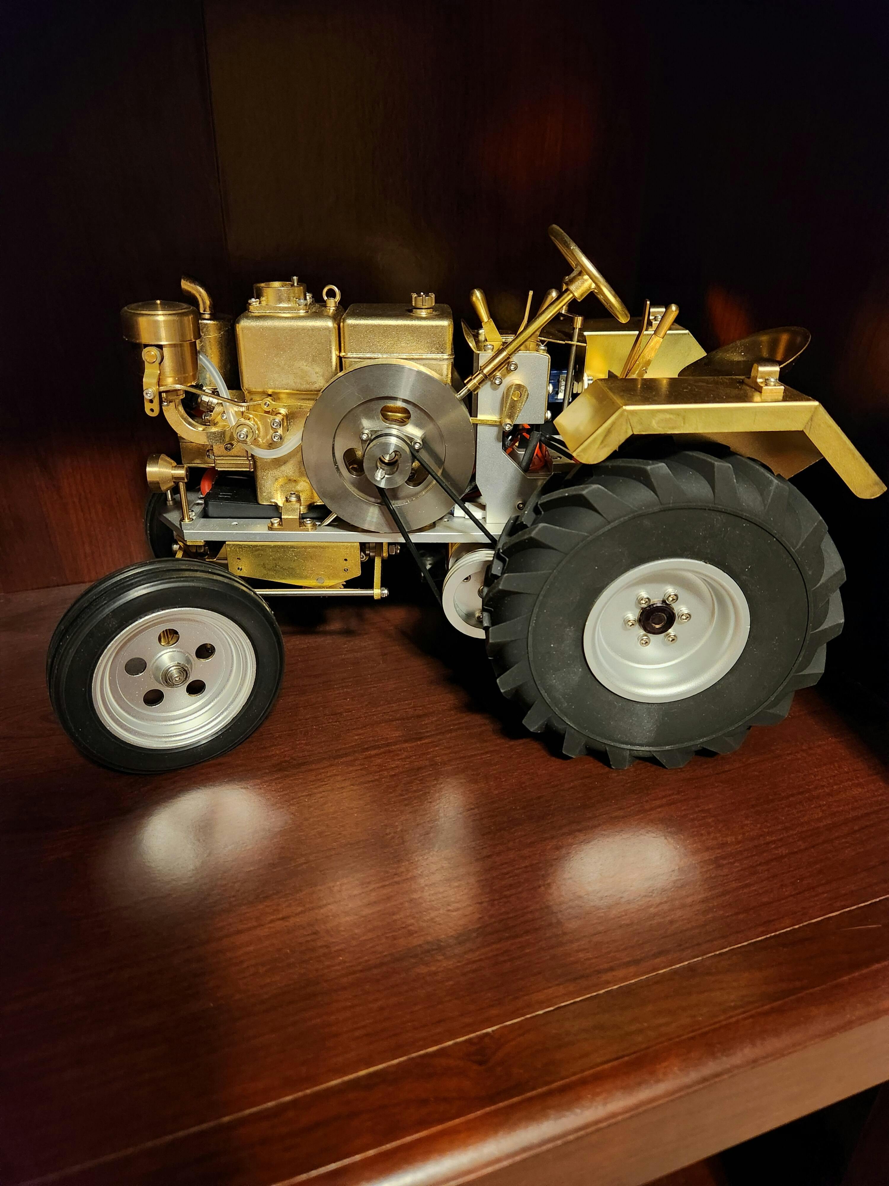 T1 Antique Toy Tractor Model with Mini Water-Cooled Single-Cylinder Gasoline I.C. Engine photo review