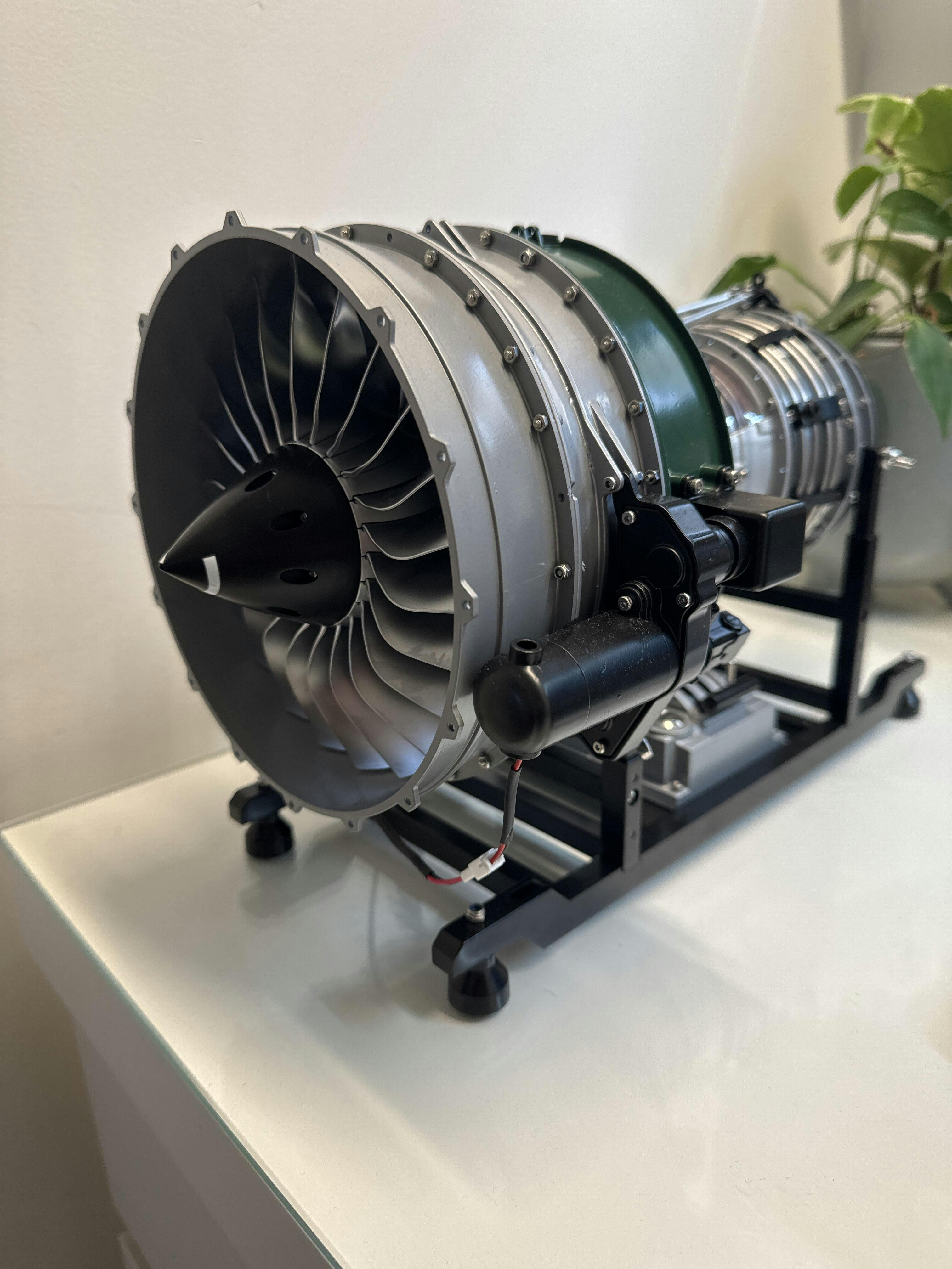 TECHING DIY Turbofan Jet Engine Model Kit - 1/10 Scale Full Metal Dual-Spool Aircraft Engine Assembly Model with Over 1000 Parts photo review