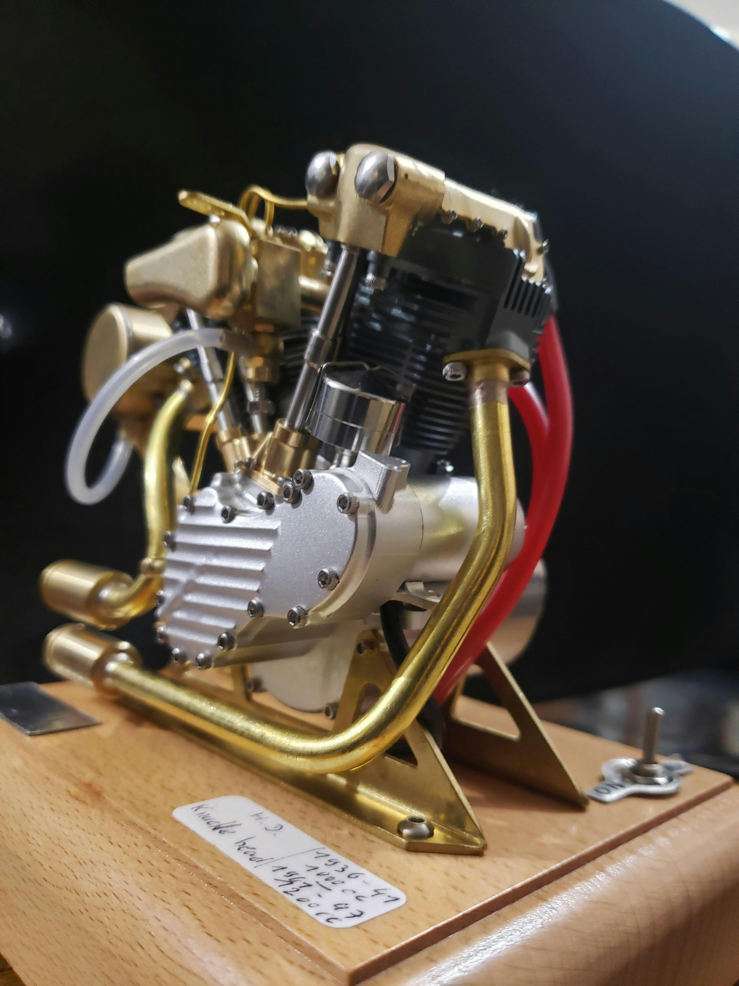 R29 4.2CC OHV V-Twin Gasoline Engine Model photo review