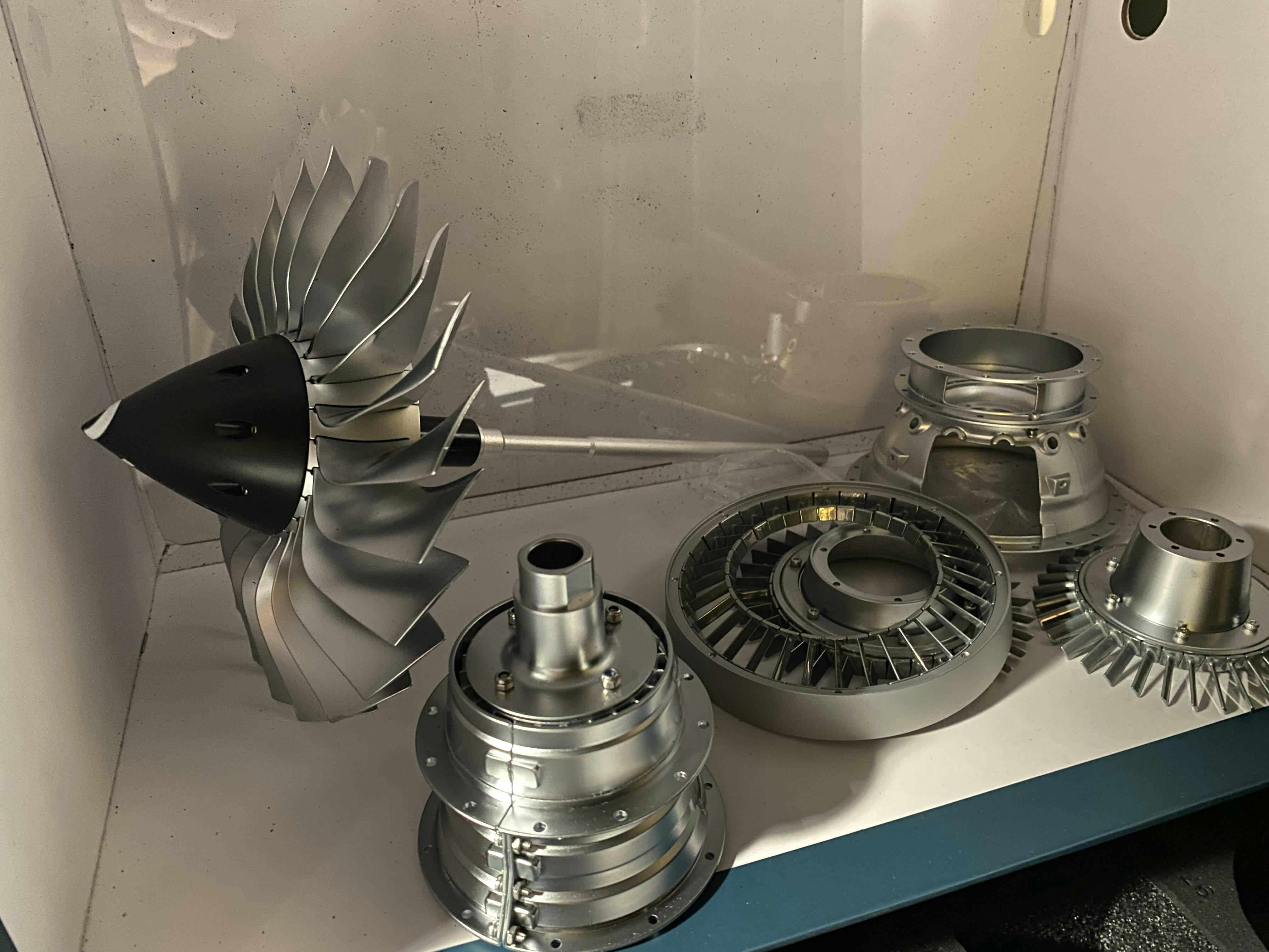 TECHING DIY Turbofan Jet Engine Model Kit - 1/10 Scale Full Metal Dual-Spool Aircraft Engine Assembly Model with Over 1000 Parts photo review