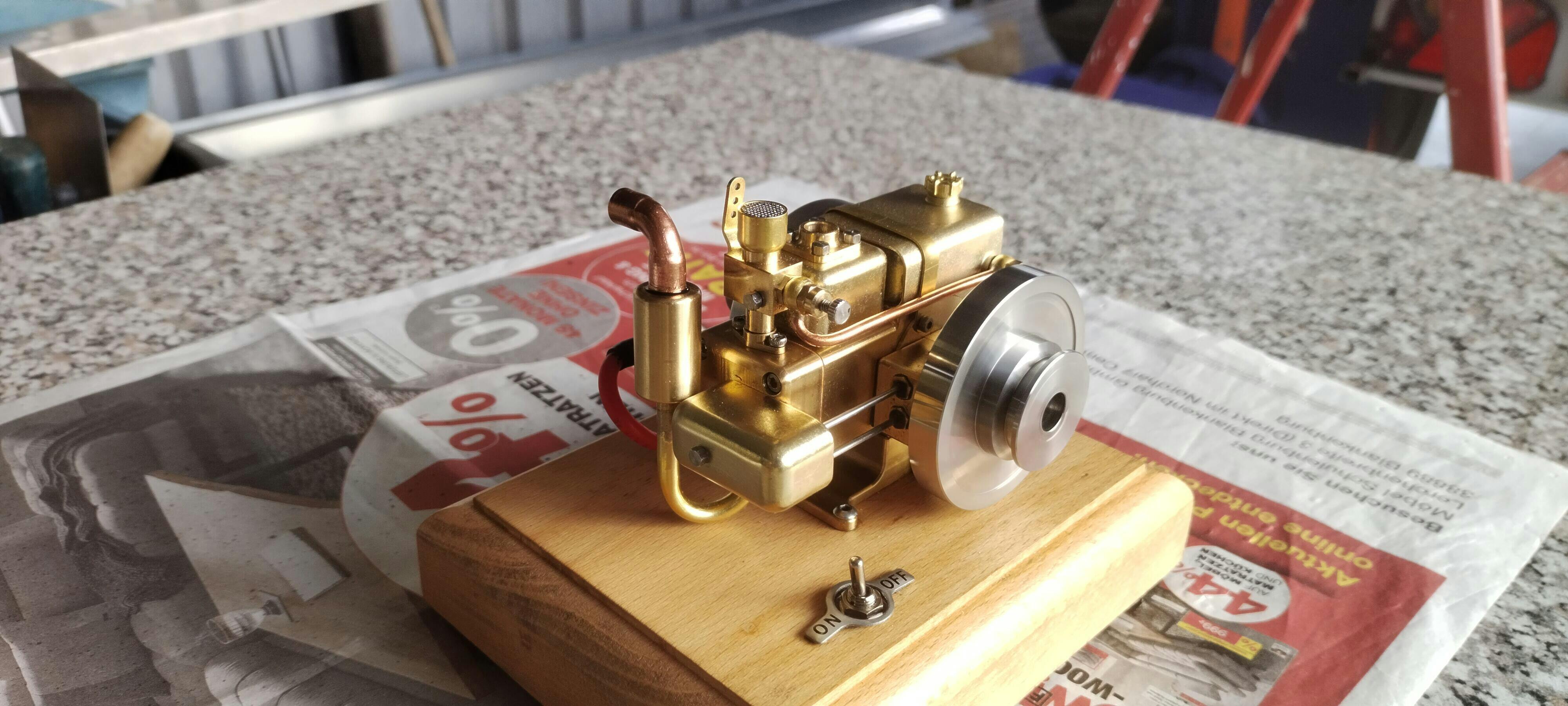 1.6cc Mini Retro Gas Engine: Water-Cooled, 4-Stroke Model for Display or Collection photo review